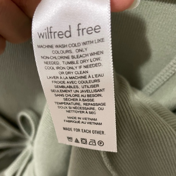 Aritzia tie front sage green shirt size Medium - Picture 4 of 4